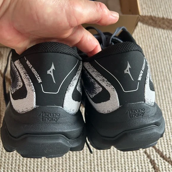 Mizuno Men's Gray and Black Athletic Shoes. Brand new with box 🤗 - Picture 4 of 10